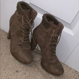 Suede boots
